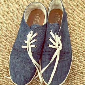 Men’s Toms shoes
